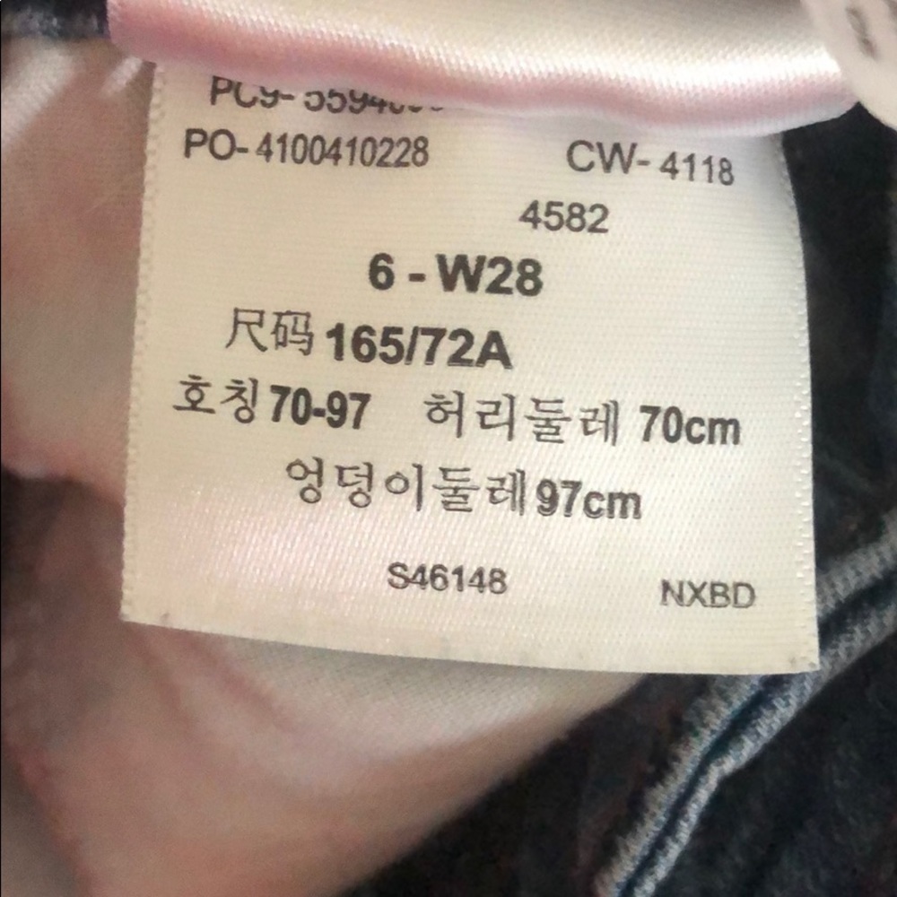 Levi’s High Rise Shorts - Picture 3 of 4